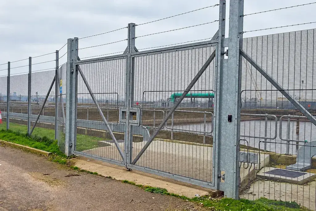 Security mesh fence gate and adjacent posts