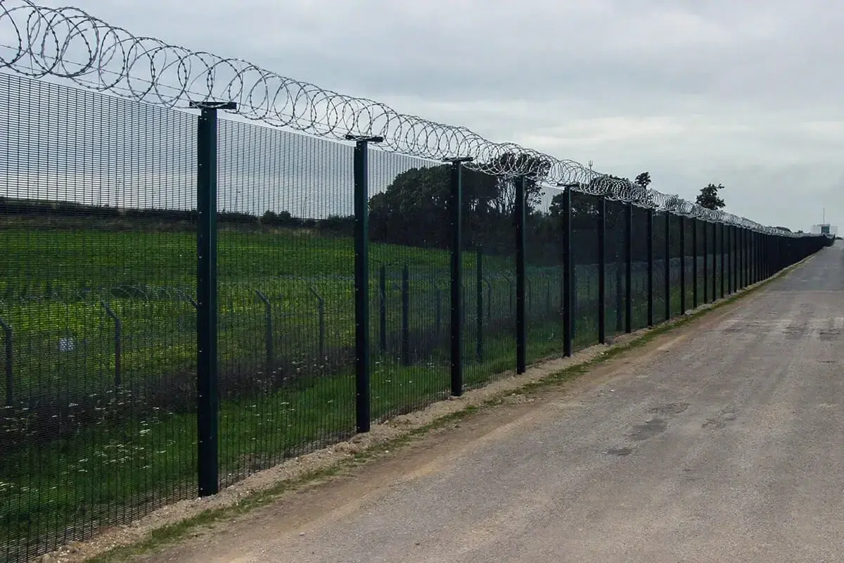 Flat 358 close mesh fence along a perimeter road