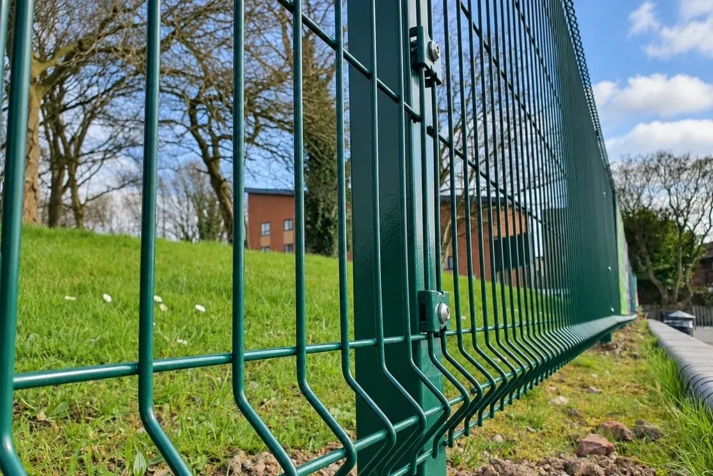 V shaped bends in a green profiled mesh fence panel