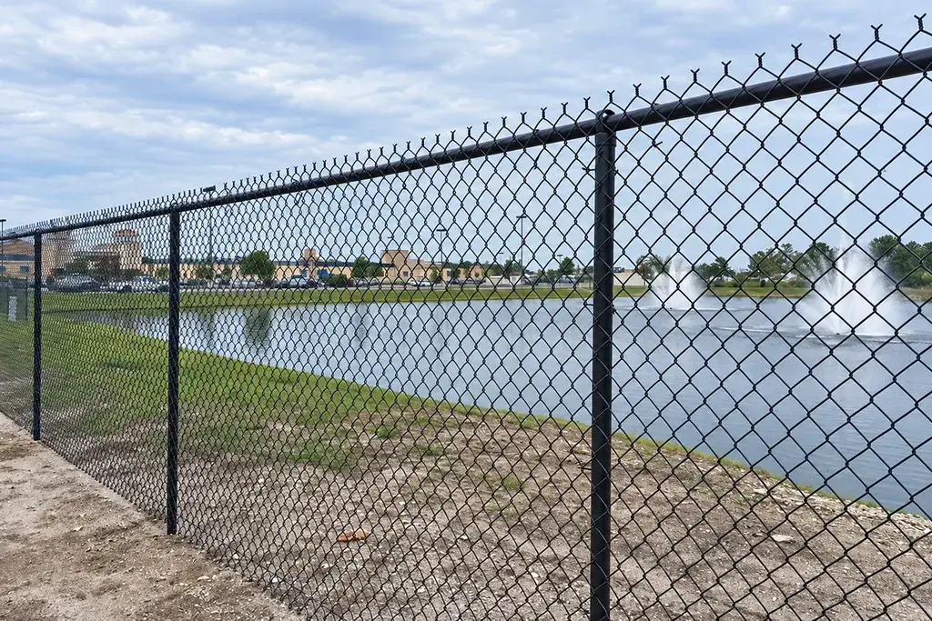 Diamond pattern chain link fabric on a perimeter fence