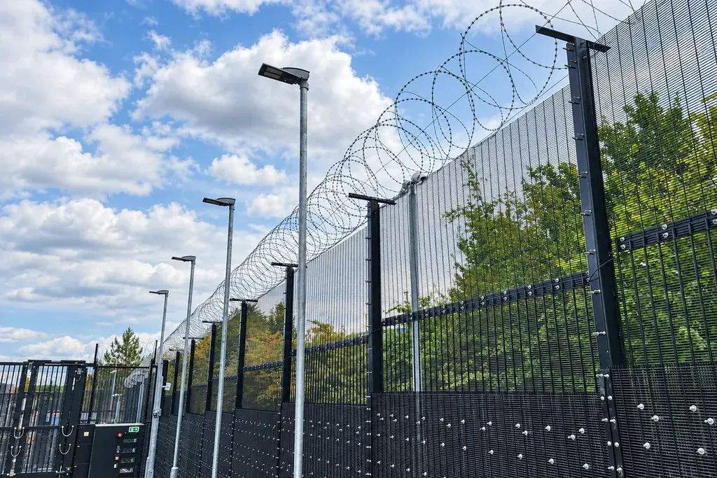 Close mesh perimeter fencing at a data centre site