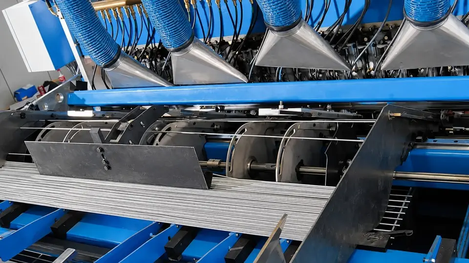 Automated mesh welding line with wire feed equipment