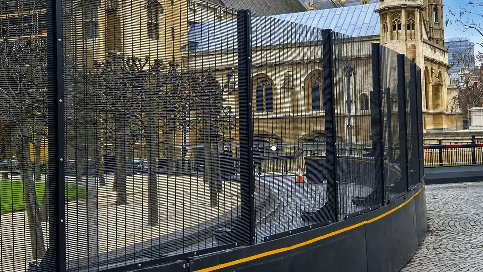 Modular perimeter barrier with a continuous solid base