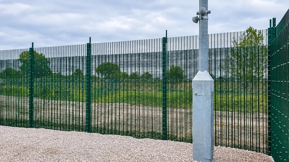 Security mesh boundary with gate and square posts