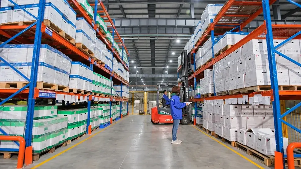 Stored metal profiles and handling equipment in a warehouse