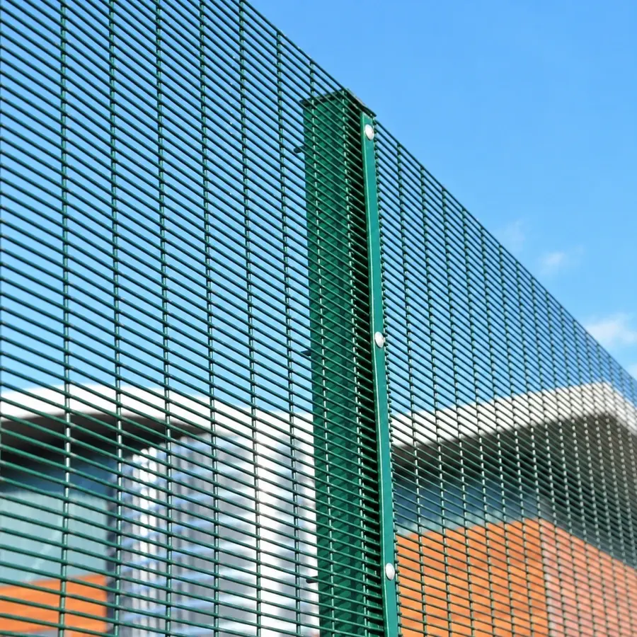 Green mesh panel supported by a vertical clamp bar with spaced bolts