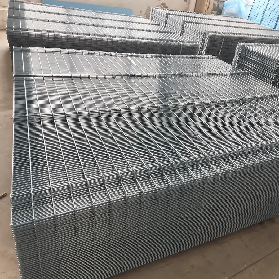 Bundles of profiled close-spaced mesh panels with aligned bends