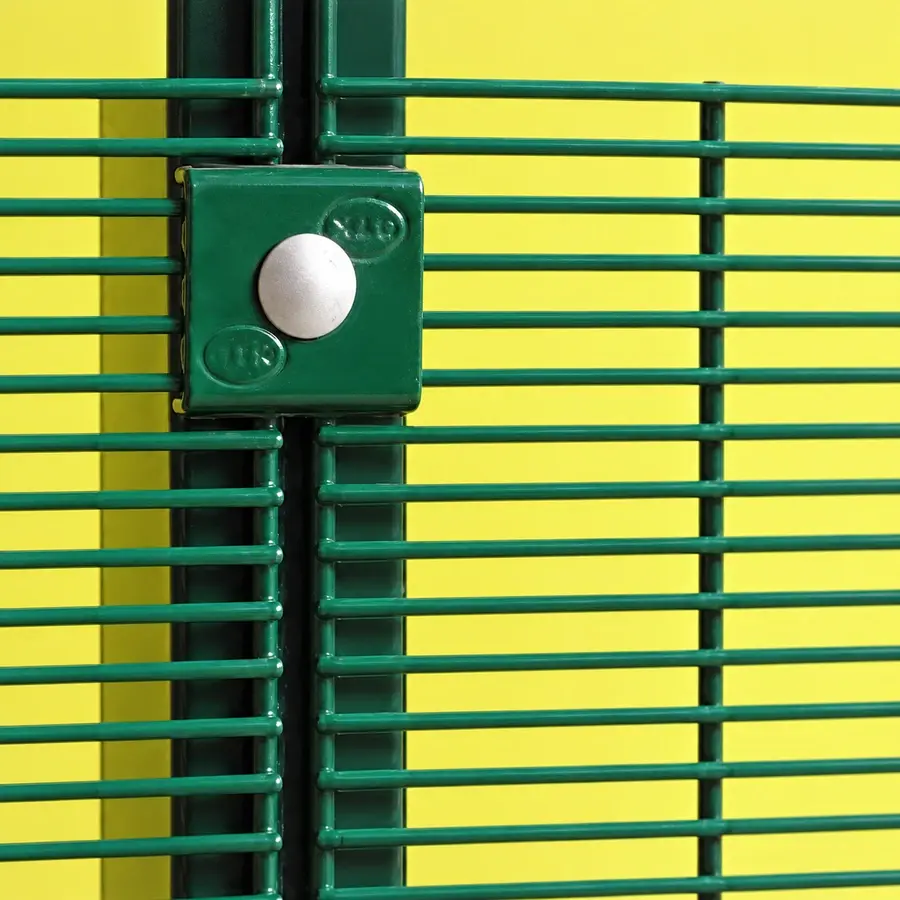 Green clamp and round-headed bolt securing horizontal mesh wires