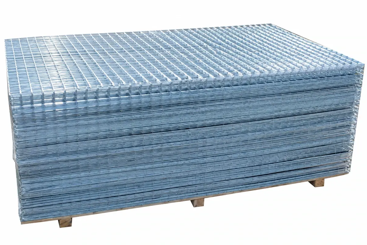 Flat welded mesh panels wrapped as a bundle on timber supports